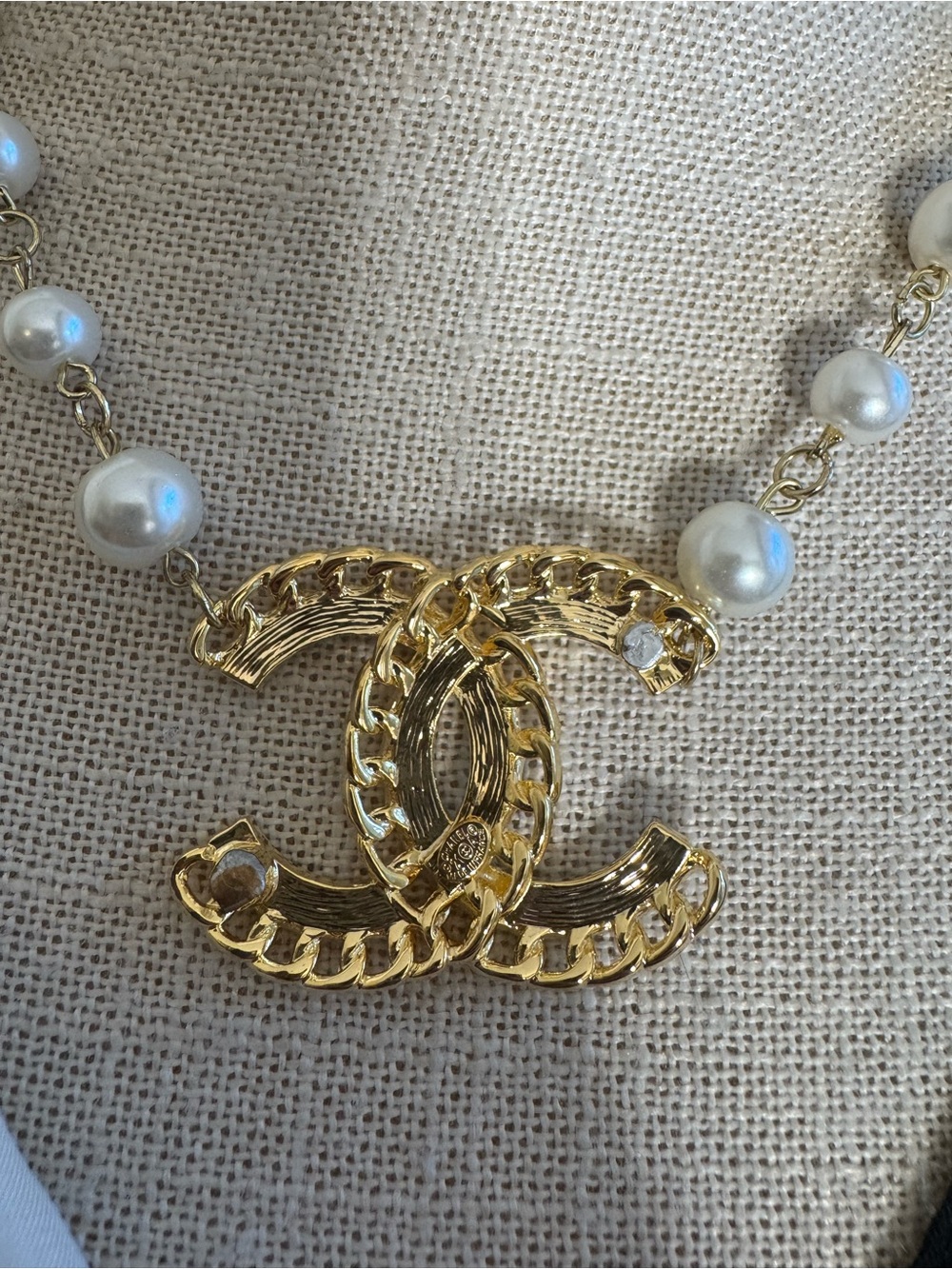 Elegant Pearl Necklace - Picture 4 of 4